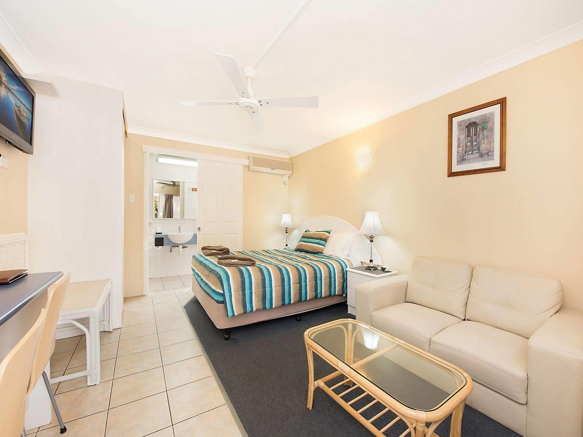 Centre Motel 3*
