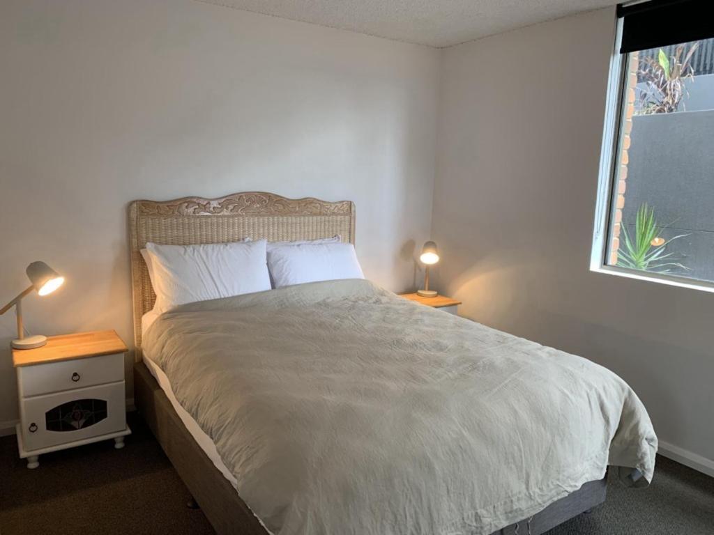 Unit 2 Connemara - Gorgeous Water Views! * Caloundra