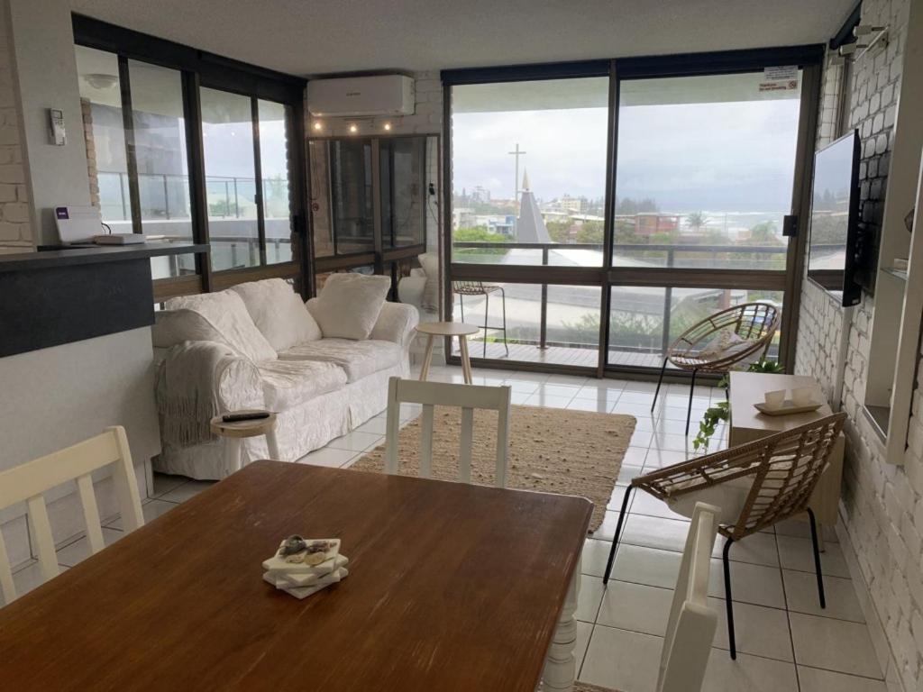 Unit 2 Connemara - Gorgeous Water Views! Caloundra