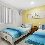Golden Shores Unit 1 21 Landsborough Parade