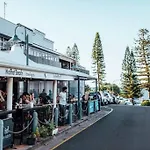 Beach House @ Moffat