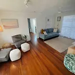 Beach House @ Moffat