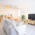 Spacious Seaside Oasis On Dicky Beach