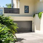 Live Like A Local In The Heart Of Moffat Beach