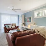 Battery Hill Pet-Friendly Poolside Paradise