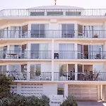 Kings Beach Oceanfront Apartment With Pool