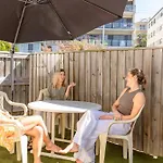 Kings Beach Oceanfront Apartment With Pool