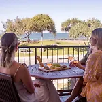 Kings Beach Oceanfront Apartment With Pool