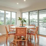 Moffat Beach Gem - Steps To Surf Walks Cafes