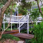 Moffat Beach Gem - Steps To Surf Walks Cafes