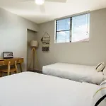Ocean Breeze Retreat: Kings Coastal Apartment