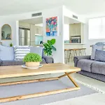 Hamptons Style Penthouse At Kings Beach