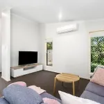 Fully Airconditioned, Pet Friendly, 5Mins To Beach