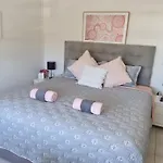 Guesthouse On Regent Bed & Breakfast