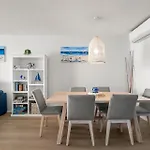 Monterey Lodge Unit 17, 27 Warne Tce Kings Beach