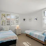 Monterey Lodge Unit 17, 27 Warne Tce Kings Beach