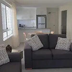 Coastal Apt At Kings Beach, Stunning View