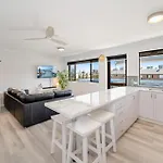Beachside Courts Unit 11 Kings Beach Qld