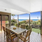 Caloundra Retro Beach House In Front Of Ocean