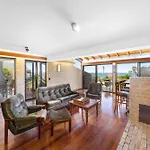 Caloundra Retro Beach House In Front Of Ocean