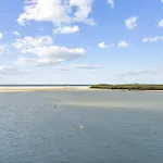 Pumicestone Passage Waterfront Escape
