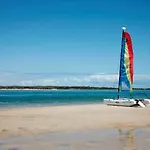 Golden Shores Unit 1 21 Landsborough Parade
