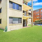 Golden Shores Unit 1 21 Landsborough Parade