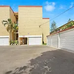 Golden Shores Unit 3 21 Landsborough Parade
