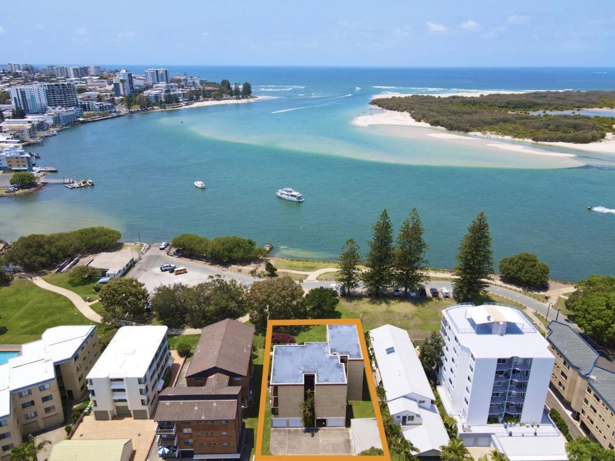 Golden Shores Unit 1 21 Landsborough Parade *