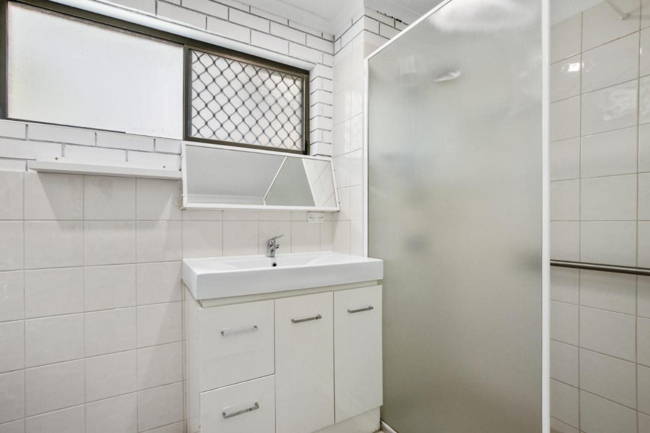 Apartment Golden Shores Unit 1 21 Landsborough Parade *