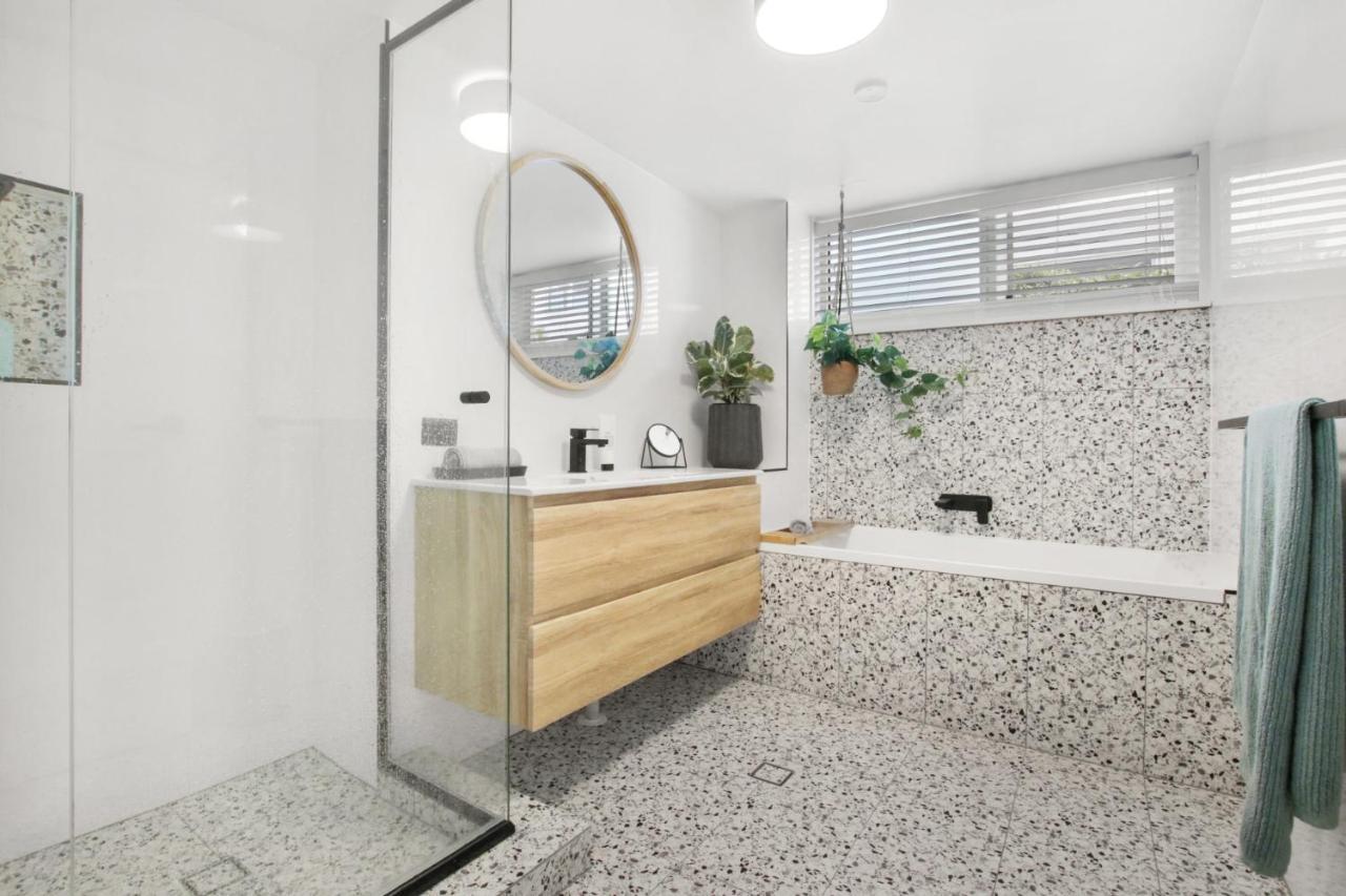 Canberra Heights Unit 2 35 Canberra Tce Kings Apartment