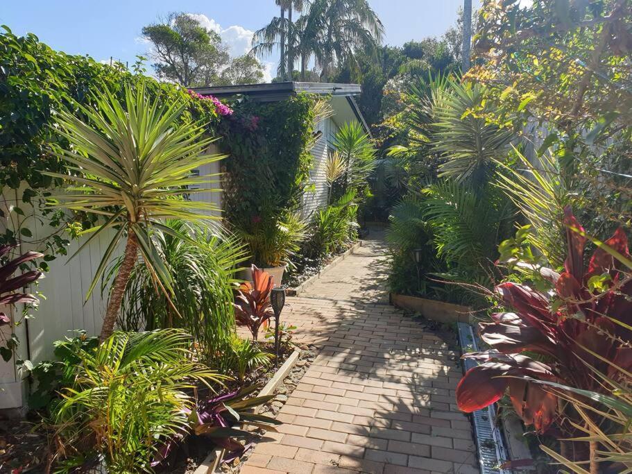Pet Friendly & Spacious Two Bedroom Guest Unit Apartment Caloundra