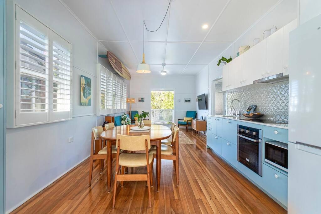 Stylish 1950s Moffat Beach House Holiday home