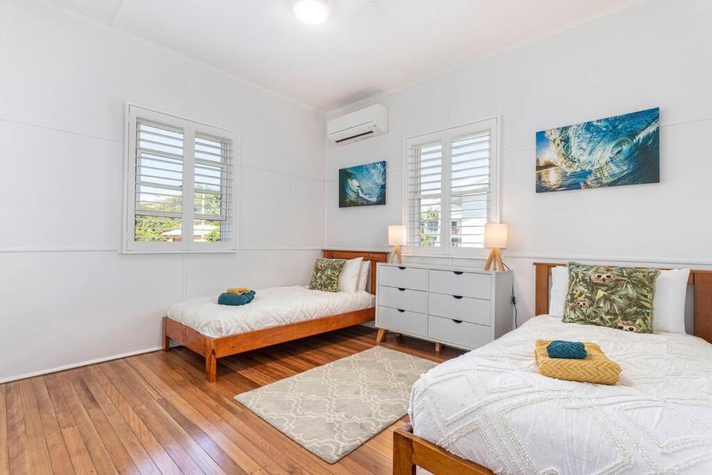 Stylish 1950s Moffat Beach House Holiday home *