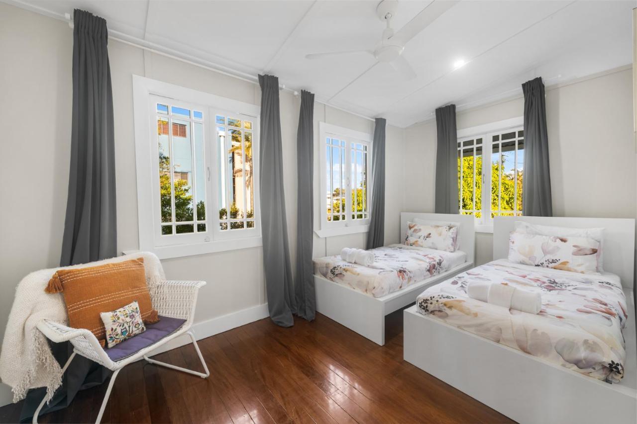 Stunning House & Glamping Tent - Sunshine Coast Caloundra