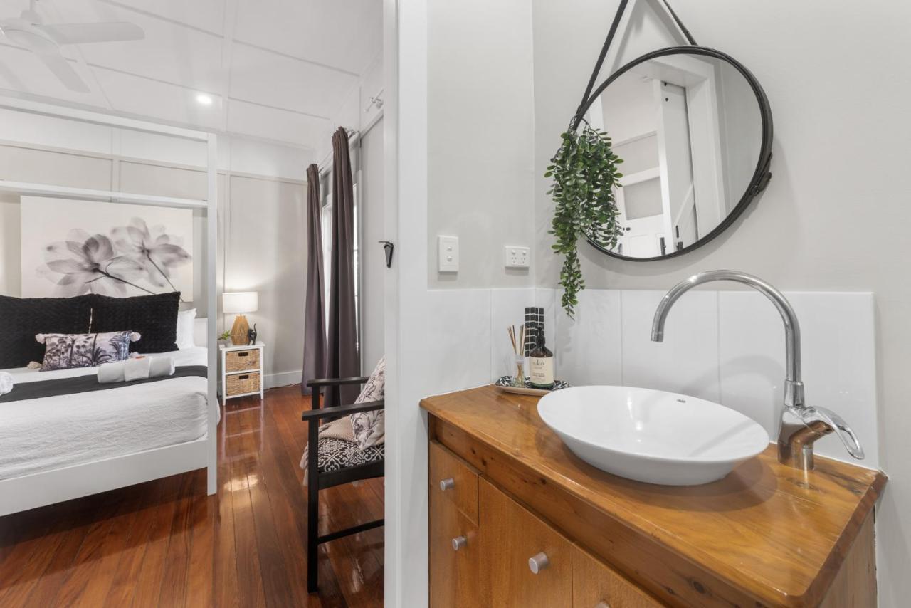 Stunning House & Glamping Tent - Sunshine Coast Caloundra