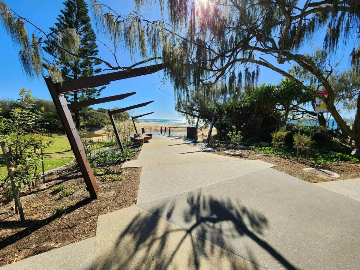 Stunning House & Glamping Tent - Sunshine Coast Holiday home Caloundra
