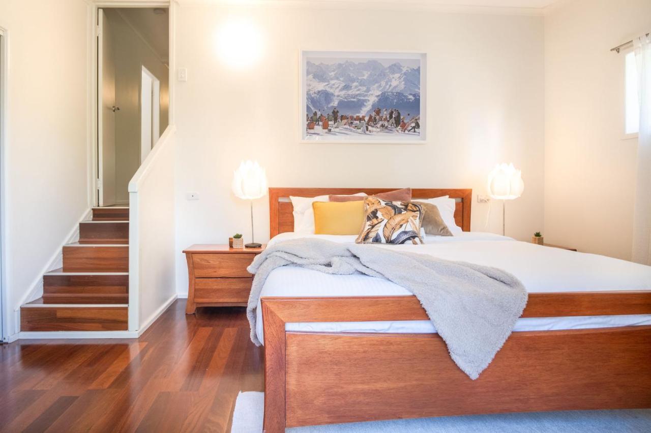 Holiday home Mid-century Modern Retro House Caloundra