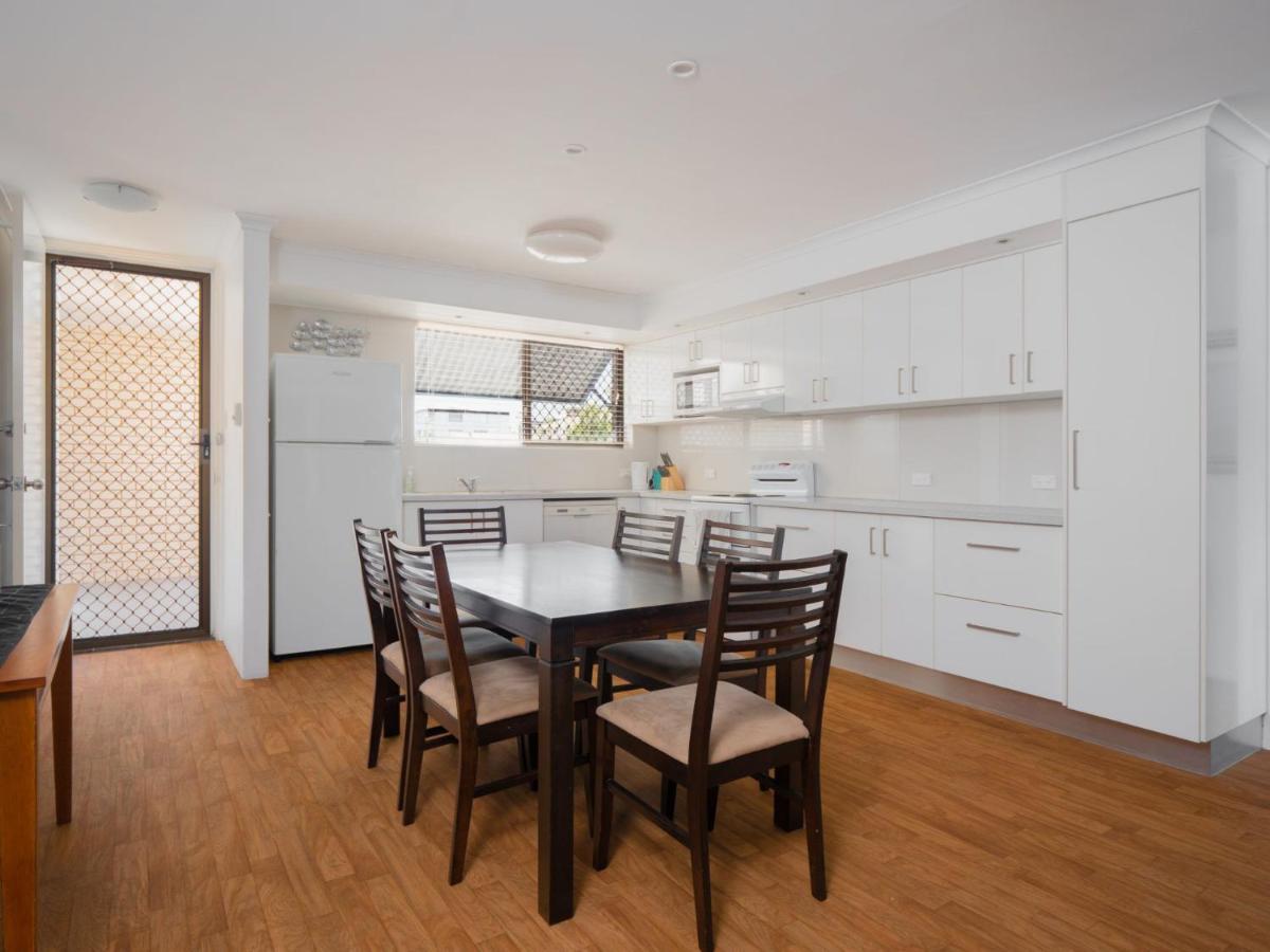 Apartment Levuka Unit 12 14 Moreton Pde