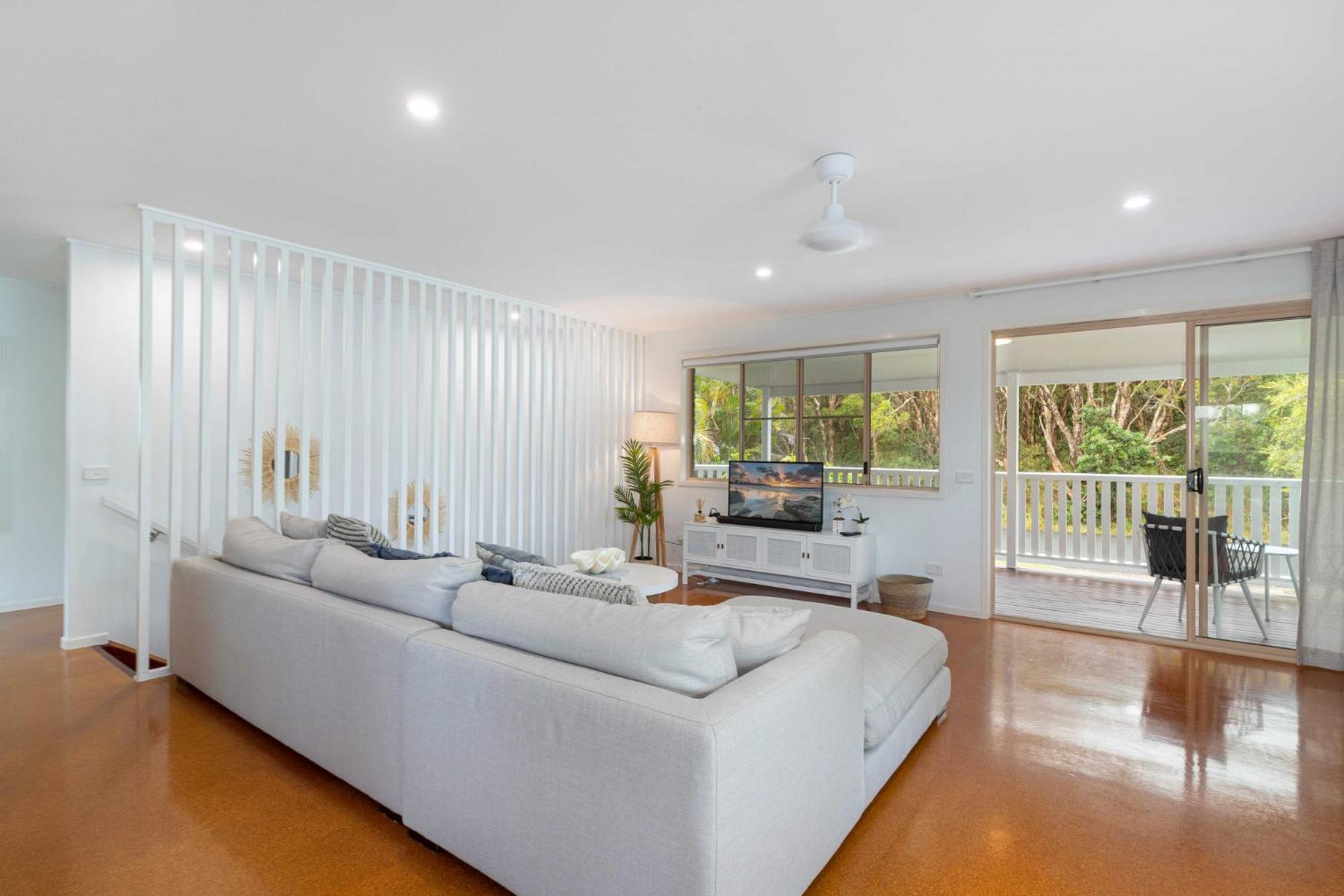 Spacious 4-bed House Metres From *