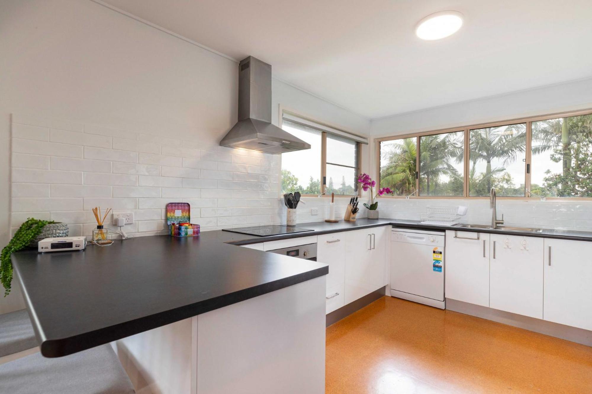 Spacious 4-bed House Metres From * Caloundra