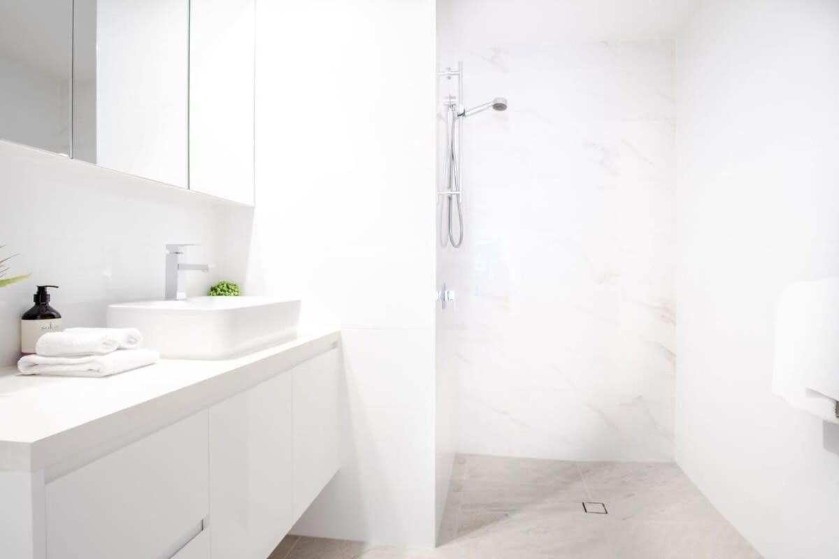 Apartment Modern Seaside Oasis In Kings *