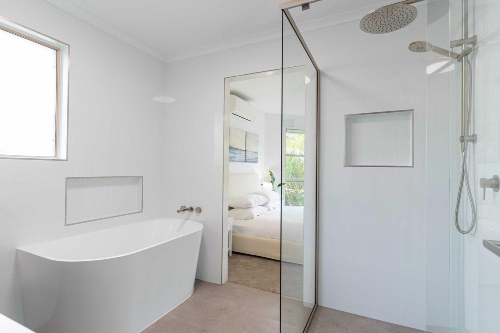 Spacious 4-bed House Metres From * Caloundra