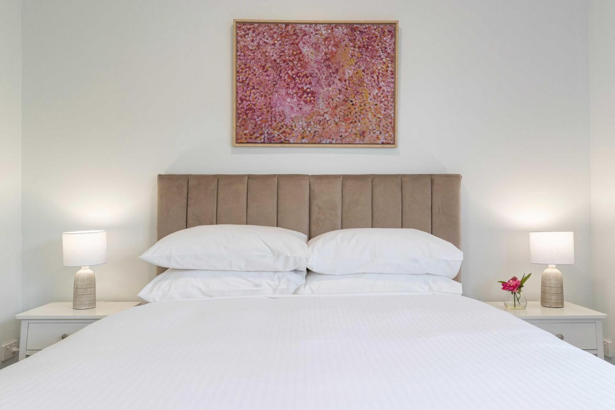 Spacious 4-bed House Metres From Holiday home