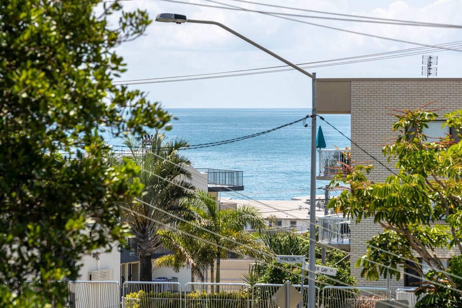 Spacious 3 Bedroom Delight - Shops & Beaches Zg1 * Caloundra