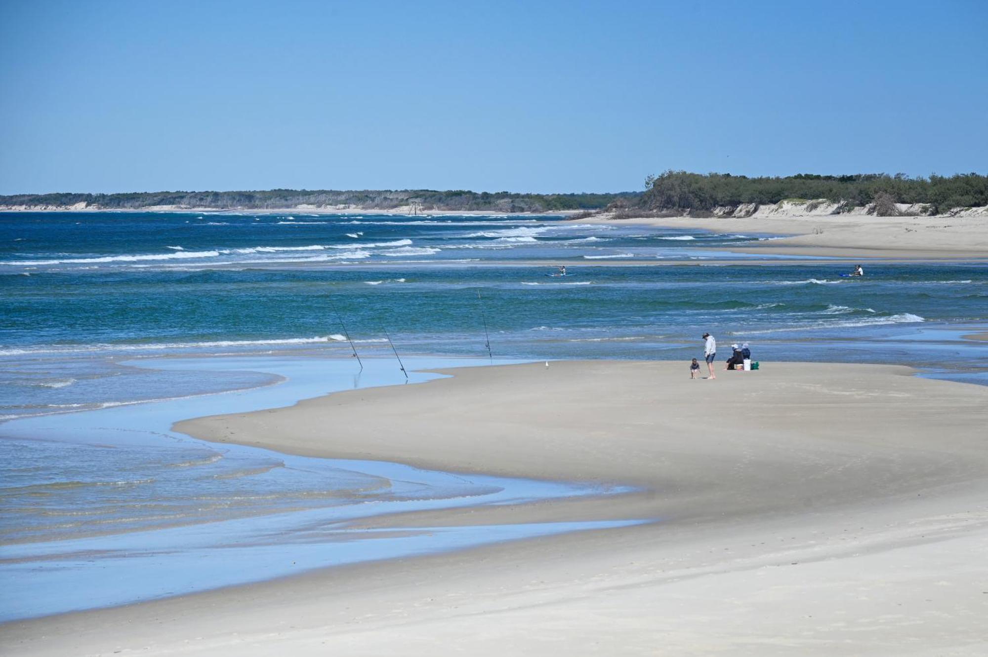 Spacious 3 Bedroom Delight - Shops & Beaches Zg1 * Caloundra