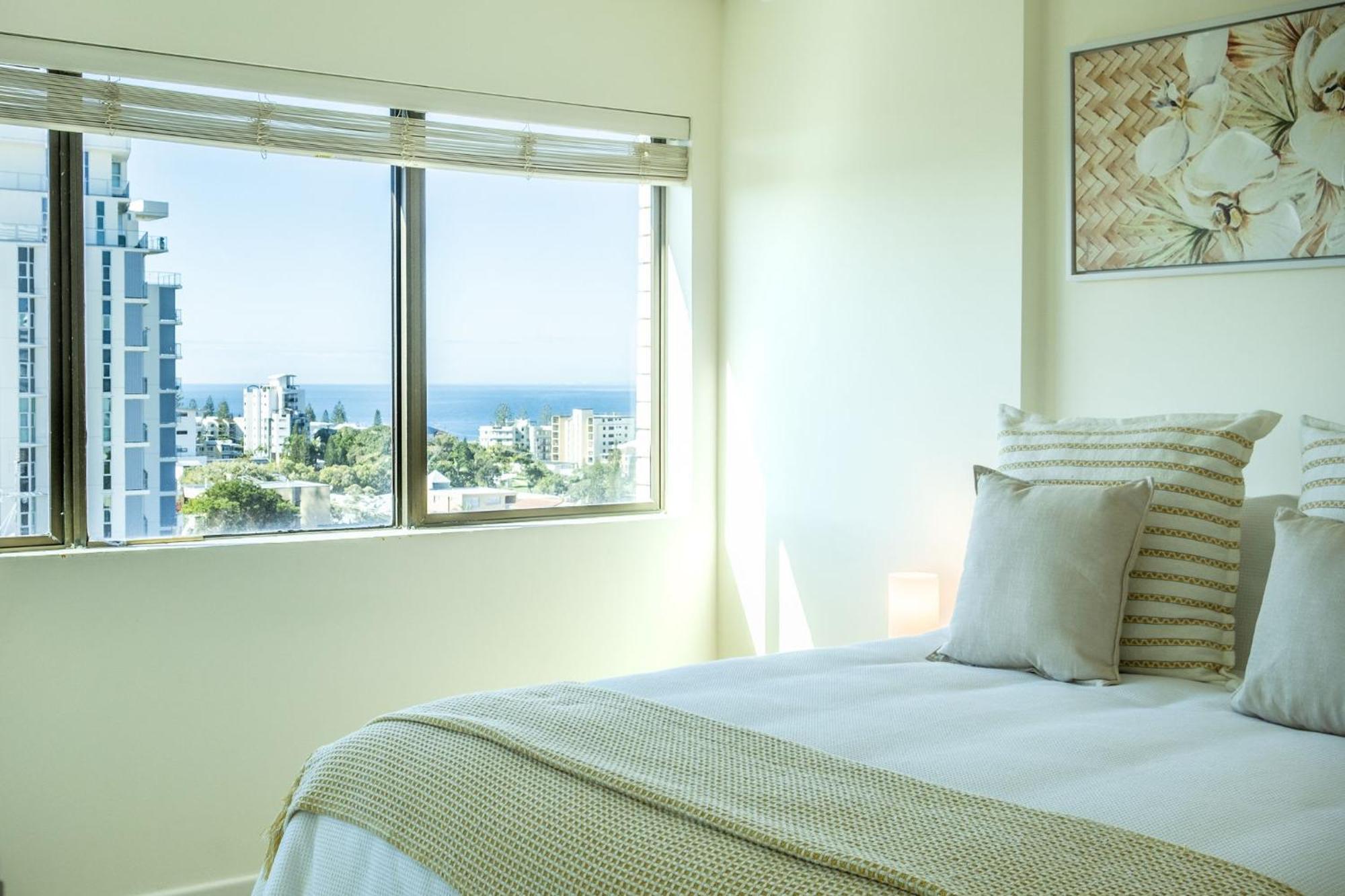 Retro Style Kings With Ocean Views * Caloundra
