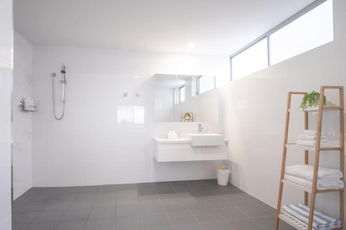 Bright Stylish Kings Apartment