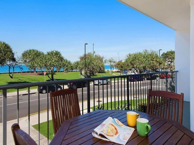 Kings Oceanfront With Pool Caloundra