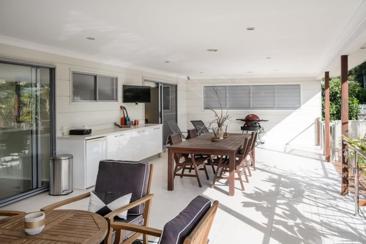 Moffat Beach, Large Families & Friends Unite Here! Holiday home Caloundra